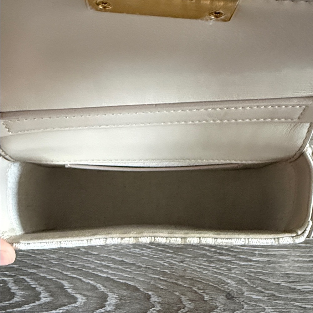 Givenchy Small 4G bag in Natural Beige - Picture 6 of 11